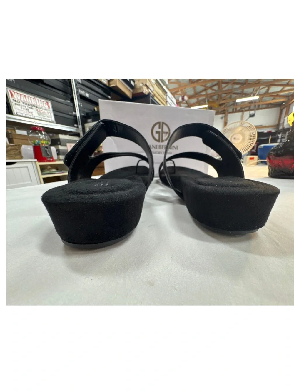 Giani Bernini Black Leather Toe-Loop Slide Sandals with Gold Accent SZ 12
